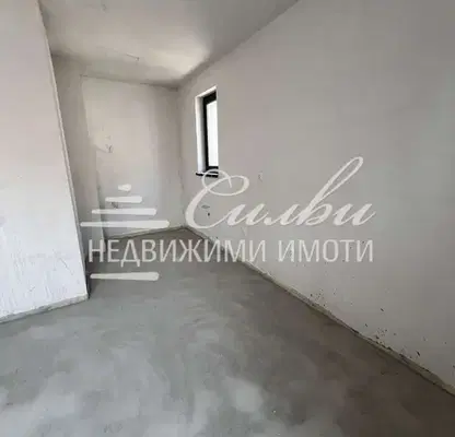 Снимка 4 — Двустаен апартамент в Търговище, Център