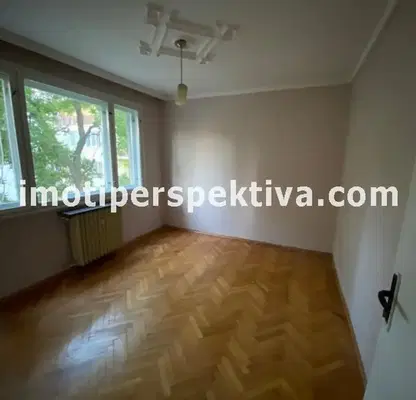 Снимка 3 — Двустаен апартамент в Пловдив, Център