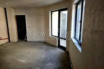 Двустаен апартамент с тераса в нова сграда на Колхозен пазар, Варна