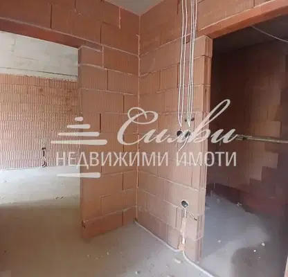 Снимка 5 — Двустаен апартамент в Шумен, Център