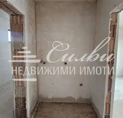 Снимка 5 — Двустаен апартамент в Търговище, Център