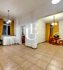 Двустаен апартамент в София, Докторски паметник
