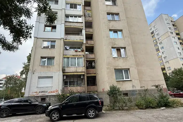 Двустаен апартамент в София, Гео Милев