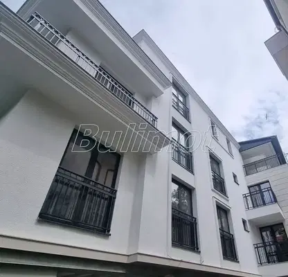 Снимка 2 — Двустаен апартамент във Варна, Гръцка махала