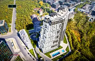 Модерен двустаен апартамент с удобства в Twin Tower, Хладилника