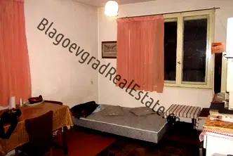 Двустаен апартамент в Благоев, Идеален център