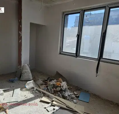 Снимка 4 — Двустаен апартамент в Перник, Изток