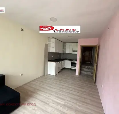 Снимка 4 — Двустаен апартамент във Велико Търново, Колю Фичето