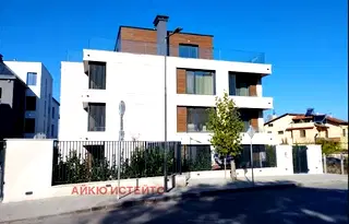 Просторен двустаен апартамент с удобна локация в Лагера