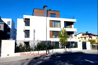 Просторен двустаен апартамент с удобна локация в Лагера