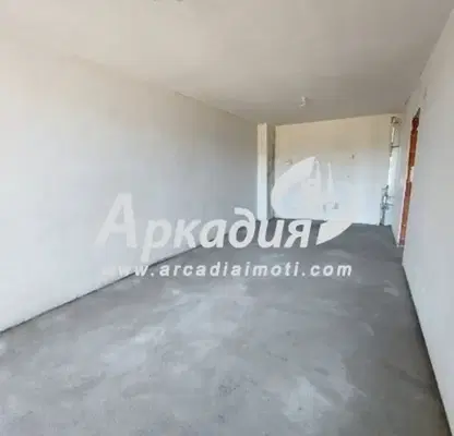Снимка 2 — Двустаен апартамент с тераса в Кършияка, Пловдив