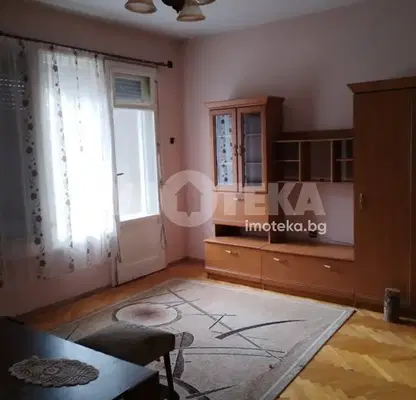 Снимка 2 — Двустаен апартамент в Пловдив, Кючук Париж