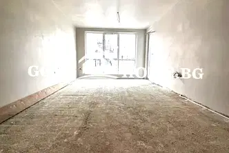 Просторен 2-стаен апартамент с тераса в Кючук Париж, Пловдив