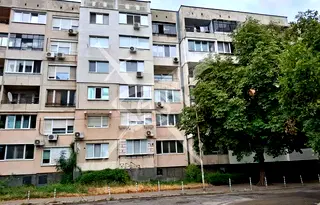 Двустаен апартамент с централно отопление в Лагера, София