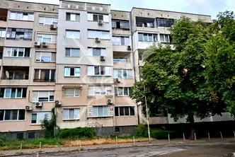 Двустаен апартамент с централно отопление в Лагера, София