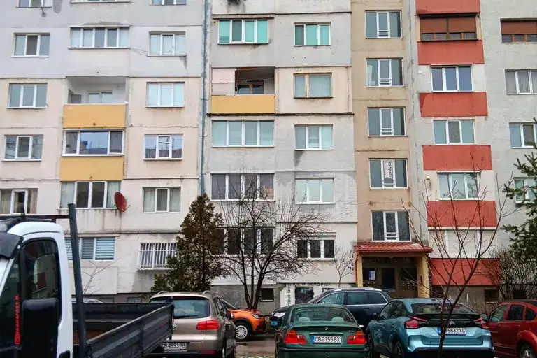 Двустаен апартамент с два балкона в Левски Г, София
