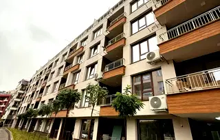 Двустаен апартамент с двор в Малинова долина, София
