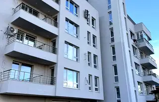 Двустаен апартамент с двор в Обеля 1, София