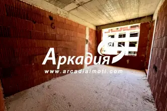 Двустаен апартамент с тераса в нова сграда в Остромила, Пловдив