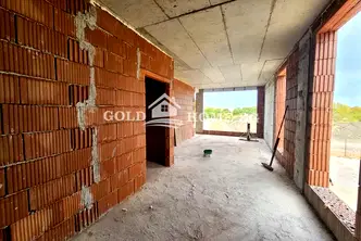 Двустаен апартамент с тераса в Остромила, Пловдив