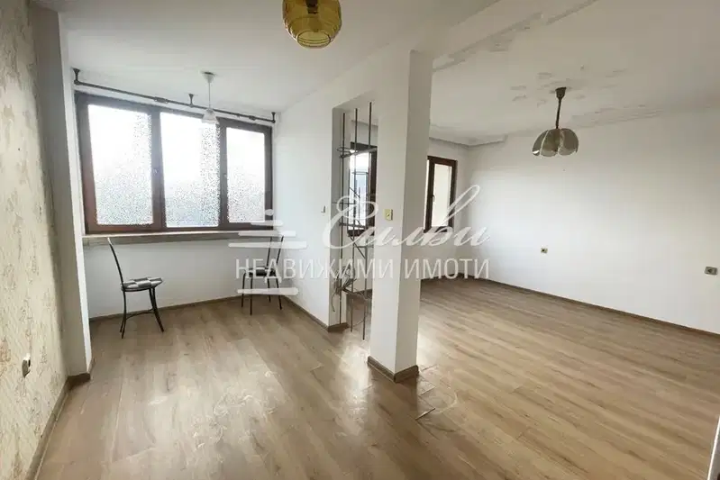 Двустаен апартамент в Шумен, Пазара