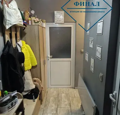 Снимка 2 — Двустаен апартамент в Шумен, Пазара