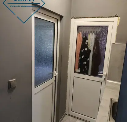 Снимка 5 — Двустаен апартамент в Шумен, Пазара