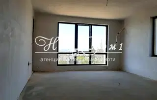 Двустаен апартамент във Варна, Погреби