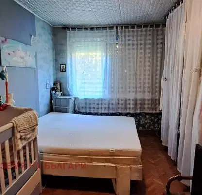 Снимка 2 — Двустаен апартамент в Перник, Ралица