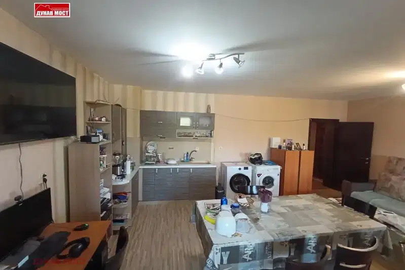 Двустаен апартамент в Русе, Родина 1