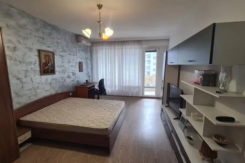 Двустаен апартамент в София, Сухата река