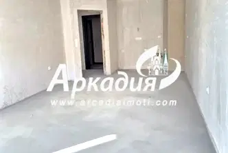 Двустаен апартамент с тераса в нова сграда в Тракия, Пловдив