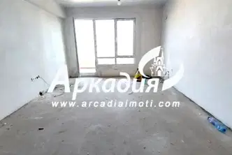 Двустаен апартамент с панорамна тераса в Тракия, Пловдив