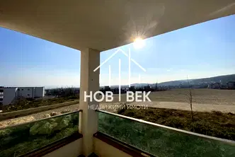 Двустаен апартамент с две тераси в кв. Виница, Варна