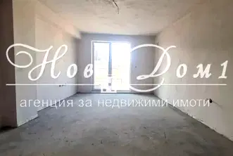 Просторен 2-стаен апартамент с голяма тераса във Владислав Варненчик, Варна