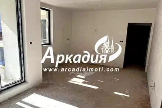 Двустаен апартамент с две тераси в Въстанически, Пловдив