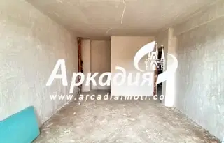Двустаен апартамент с тераса в нова тухлена сграда във Въстанически, Пловдив