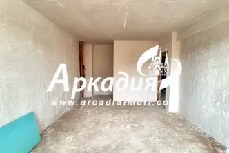 Двустаен апартамент с тераса в нова тухлена сграда във Въстанически, Пловдив