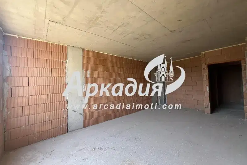 Двустаен апартамент с тераса в кв. Въстанически, Пловдив