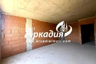 Двустаен апартамент с тераса в кв. Въстанически, Пловдив