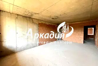 Двустаен апартамент с тераса в кв. Въстанически, Пловдив