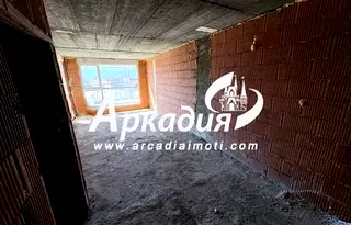 Двустаен апартамент с тераса в кв. Въстанически, Пловдив