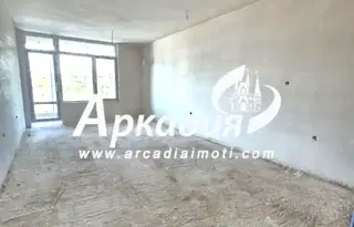 Двустаен апартамент с две тераси в нова сграда във Въстанически, Пловдив