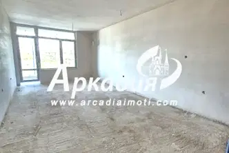 Двустаен апартамент с две тераси в нова сграда във Въстанически, Пловдив