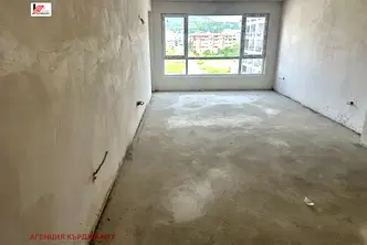 Двустаен апартамент в Кърджали, Възрожденци