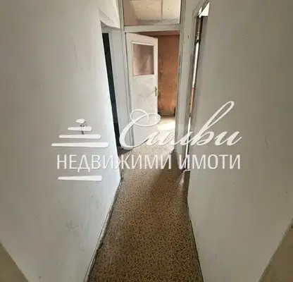 Снимка 5 — Двустаен апартамент в Търговище, Запад 2