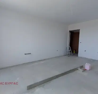 Снимка 5 — Двустаен апартамент с двор на първа линия в Царево