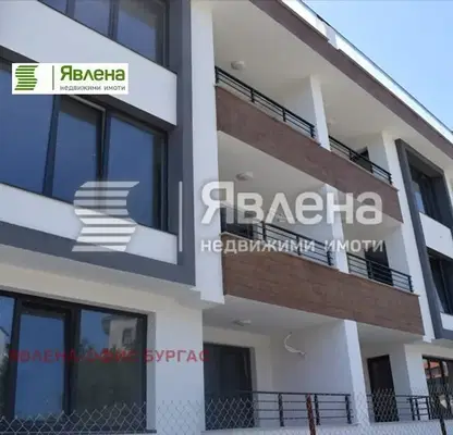 Снимка 3 — Двустаен апартамент в Царево с балкон и паркомясто