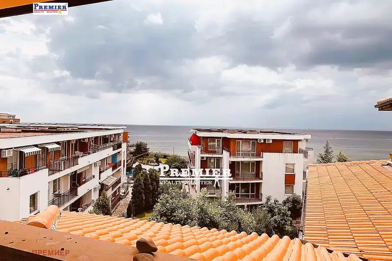 Two-room apartment with sea view in Elenite resort