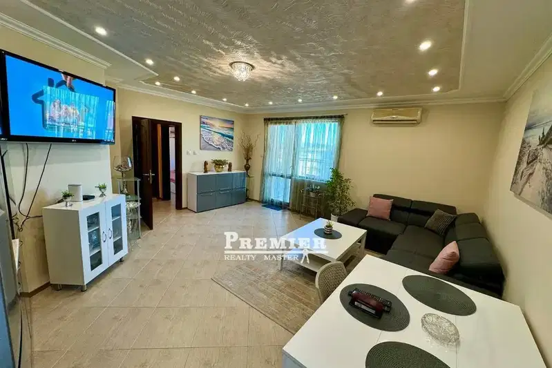 Two-room apartment with large terrace in Slanchev Bryag